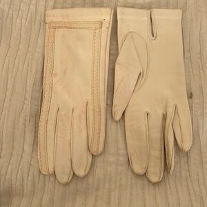 LEATHER GLOVES. VINTAGE